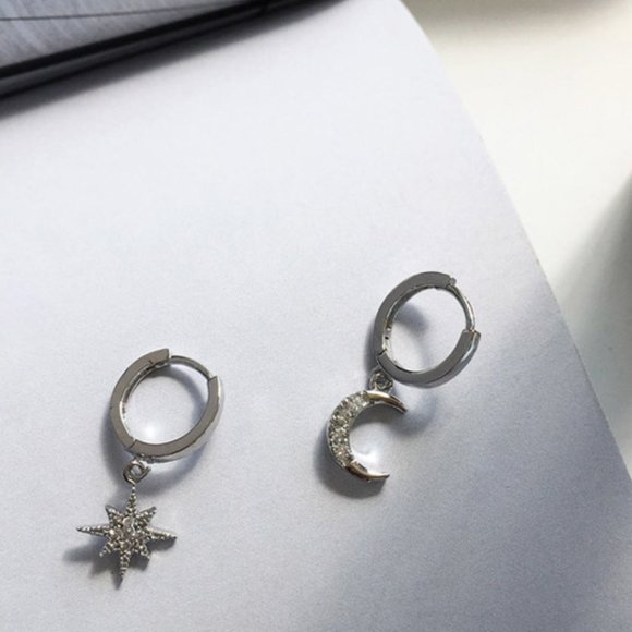 Last one Moon Star Huggie Earrings - Picture 4 of 8